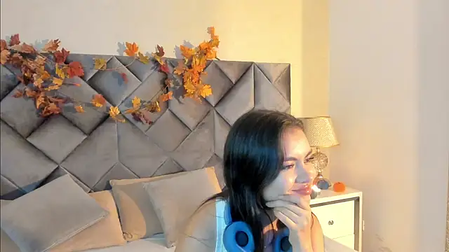 Luisa0110 online show from 10.16.25