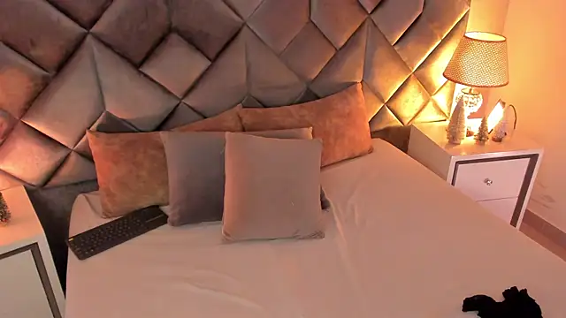 Luisa0110 online show from 12.18.25