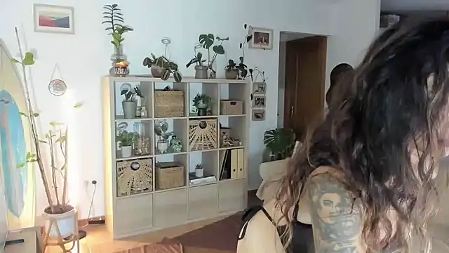 Snapshot of desertd2310 chatting on 02.22.25 desertd2310 online show from 02.22.25