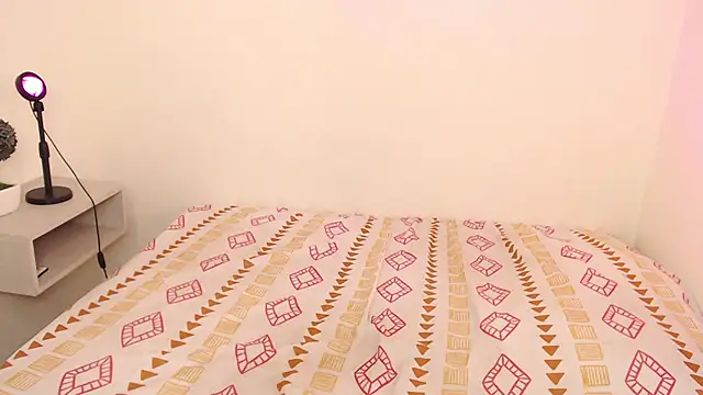 michaela cox online show from 10.04.25