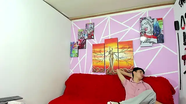 Snapshot of Fresahot2005 chatting on 12.14.24 Fresahot2005 online show from 12.14.24