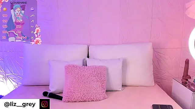 Snapshot of Liz_grey_ chatting on 10.15.25 Liz grey online show from 10.15.25