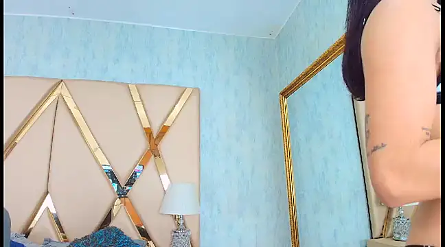 Snapshot of NicoleEsposito chatting on 01.17.25 NicoleEsposito online show from 01.17.25