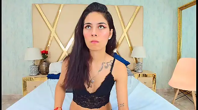 Snapshot of NicoleEsposito chatting on 01.18.25 NicoleEsposito online show from 01.18.25