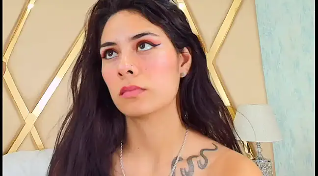 Snapshot of NicoleEsposito chatting on 01.18.25 NicoleEsposito online show from 01.18.25