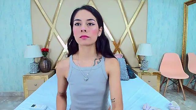 Snapshot of NicoleEsposito chatting on 01.24.25 NicoleEsposito online show from 01.24.25