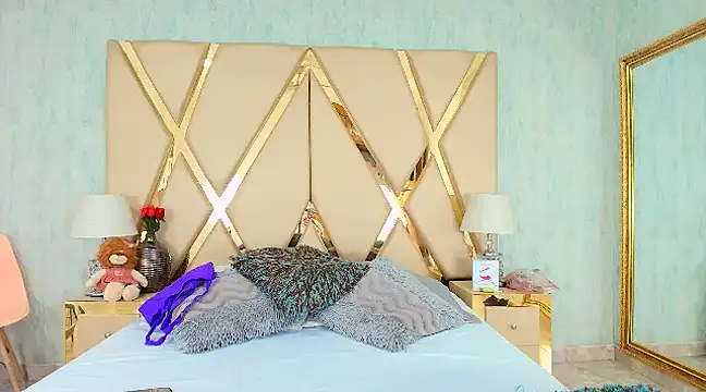 Snapshot of NicoleEsposito chatting on 02.12.25 NicoleEsposito online show from 02.12.25