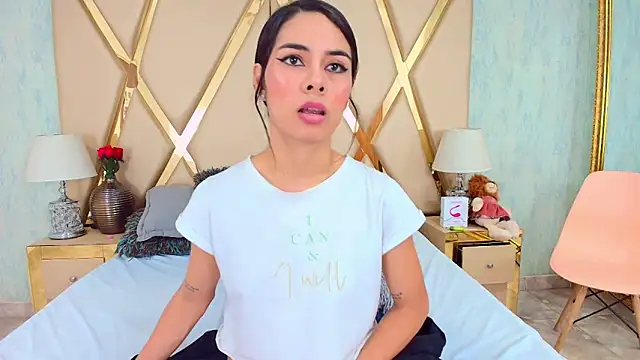 Snapshot of NicoleEsposito chatting on 02.13.25 NicoleEsposito online show from 02.13.25