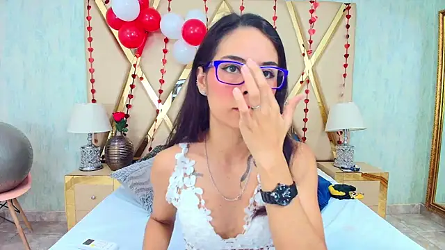 Snapshot of NicoleEsposito chatting on 02.20.25 NicoleEsposito online show from 02.20.25