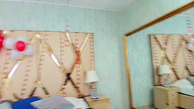 Snapshot of NicoleEsposito chatting on 02.20.25 NicoleEsposito online show from 02.20.25