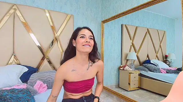 Snapshot of NicoleEsposito chatting on 02.23.25 NicoleEsposito online show from 02.23.25