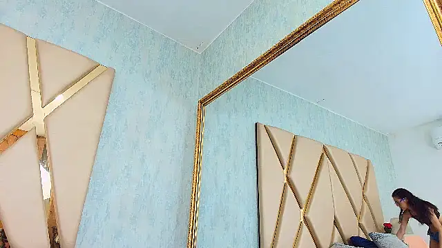 Snapshot of NicoleEsposito chatting on 02.27.25 NicoleEsposito online show from 02.27.25