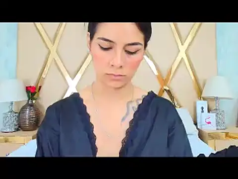 Snapshot of NicoleEsposito chatting on 03.06.25 NicoleEsposito online show from 03.06.25