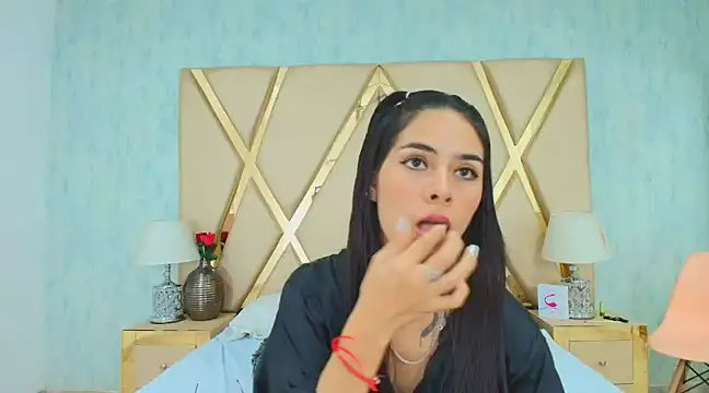 Snapshot of NicoleEsposito chatting on 03.12.25 NicoleEsposito online show from 03.12.25