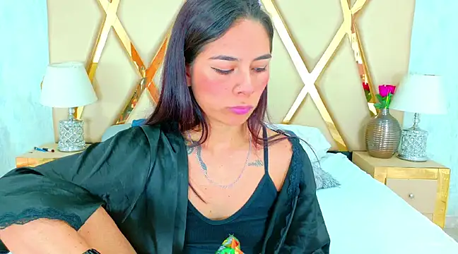 Snapshot of NicoleEsposito chatting on 03.15.25 NicoleEsposito online show from 03.15.25