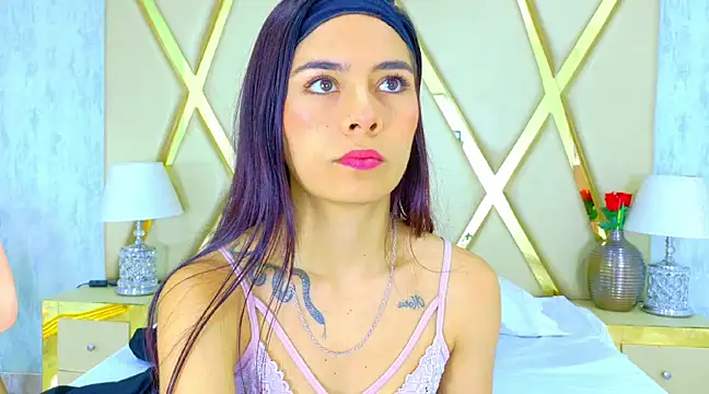 Snapshot of NicoleEsposito chatting on 03.16.25 NicoleEsposito online show from 03.16.25