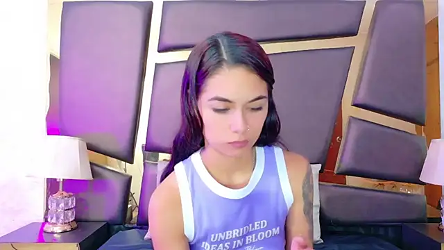 Snapshot of NicoleEsposito chatting on 09.10.25 NicoleEsposito online show from 09.10.25