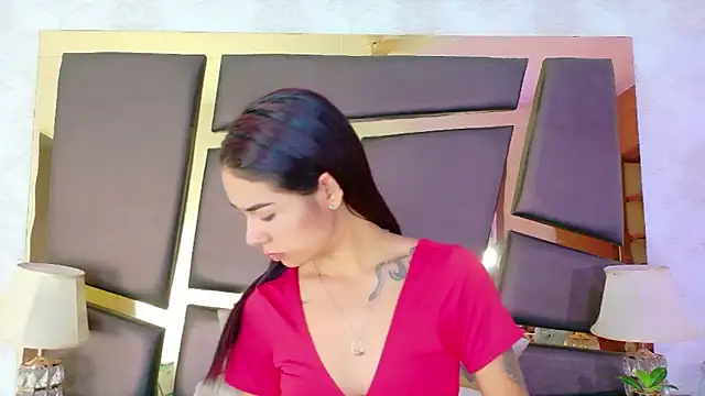 Snapshot of NicoleEsposito chatting on 10.01.25 NicoleEsposito online show from 10.01.25