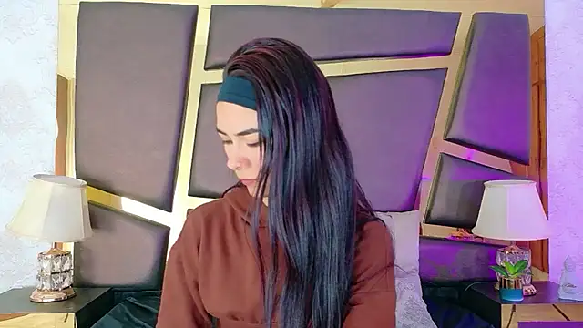 Snapshot of NicoleEsposito chatting on 10.02.25 NicoleEsposito online show from 10.02.25