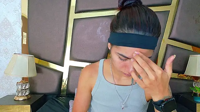 Snapshot of NicoleEsposito chatting on 10.10.25 NicoleEsposito online show from 10.10.25