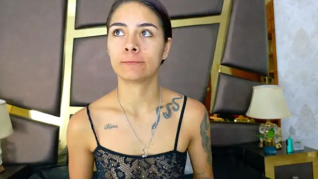 Snapshot of NicoleEsposito chatting on 10.15.25 NicoleEsposito online show from 10.15.25