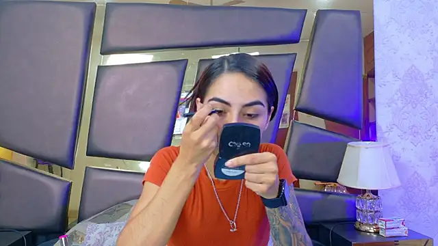 Snapshot of NicoleEsposito chatting on 11.05.25 NicoleEsposito online show from 11.05.25