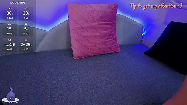 Snapshot of MysticMia chatting on 11.03.25 MysticMia online show from 11.03.25