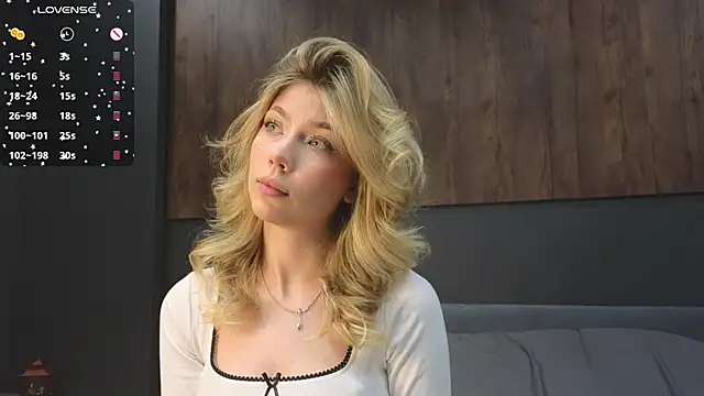 Snapshot of Rainaslater chatting on 01.07.25 Rainaslater online show from 01.07.25