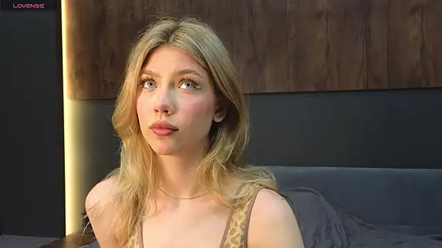 Snapshot of Rainaslater chatting on 02.08.25 Rainaslater online show from 02.08.25