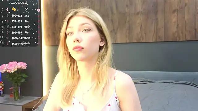 Snapshot of Rainaslater chatting on 02.19.25 Rainaslater online show from 02.19.25