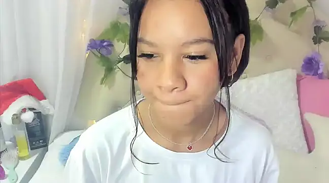 Snapshot of brithany_rousee chatting on 12.24.24 brithany rousee online show from 12.24.24