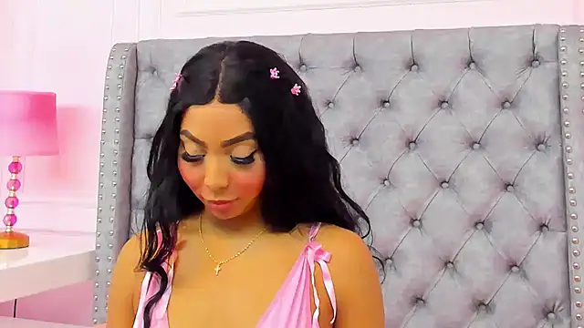 HaileeRoberts online show from 11.06.25