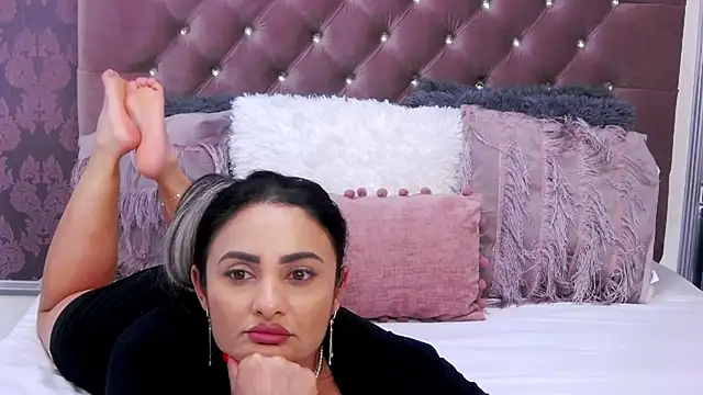 MayaJansen online show from 12.15.24