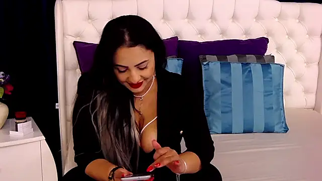 MayaJansen online show from 12.19.24