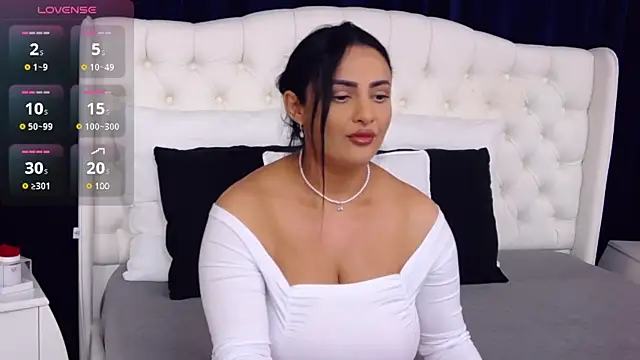 MayaJansen online show from 02.17.25