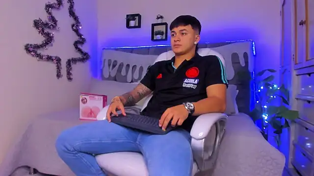 Cristopher strong online show from 12.20.24