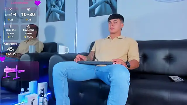 Cristopher strong online show from 11.21.25