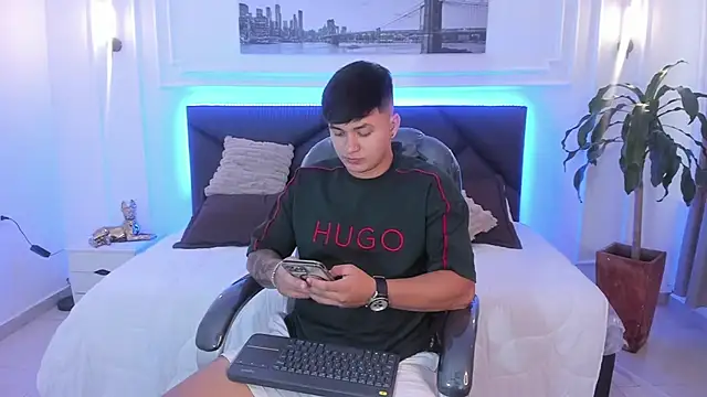 Cristopher strong online show from 11.30.25