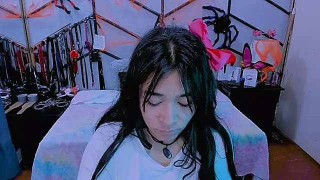 AlanaLuck online show from 10.31.25