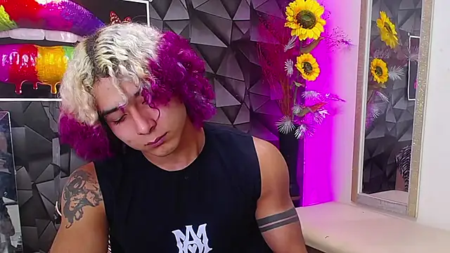 Snapshot of Demitryo chatting on 02.04.25 Demitryo online show from 02.04.25