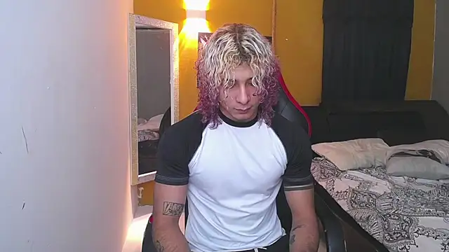 Snapshot of Demitryo chatting on 02.10.25 Demitryo online show from 02.10.25