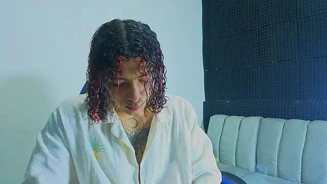 Snapshot of Demitryo chatting on 09.25.25 Demitryo online show from 09.25.25