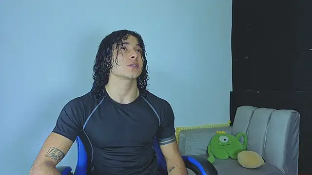 Snapshot of Demitryo chatting on 09.29.25 Demitryo online show from 09.29.25