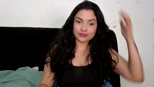 lolaa staars online show from 10.08.25