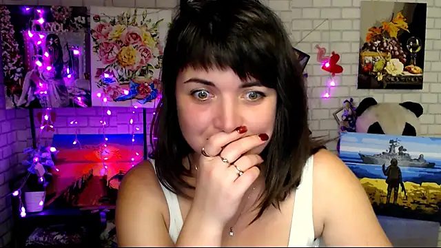 Snapshot of Darina_M_ chatting on 10.12.25 Darina M online show from 10.12.25