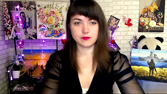 Snapshot of Darina_M_ chatting on 10.18.25 Darina M online show from 10.18.25