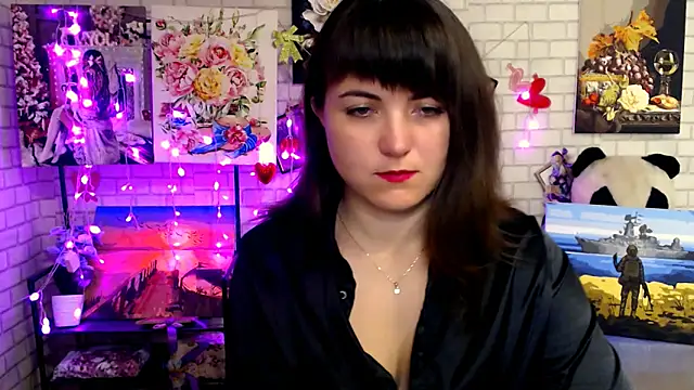 Snapshot of Darina_M_ chatting on 10.23.25 Darina M online show from 10.23.25