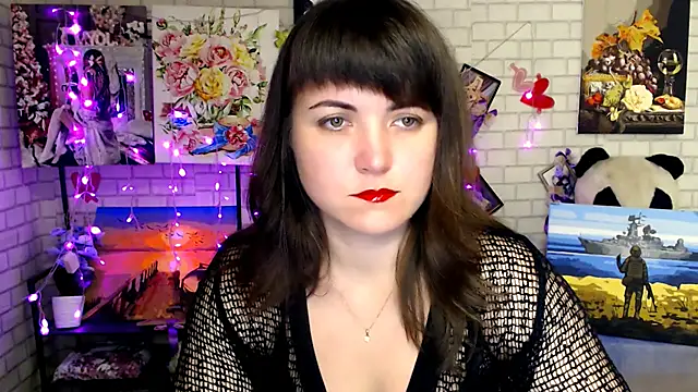 Snapshot of Darina_M_ chatting on 10.25.25 Darina M online show from 10.25.25