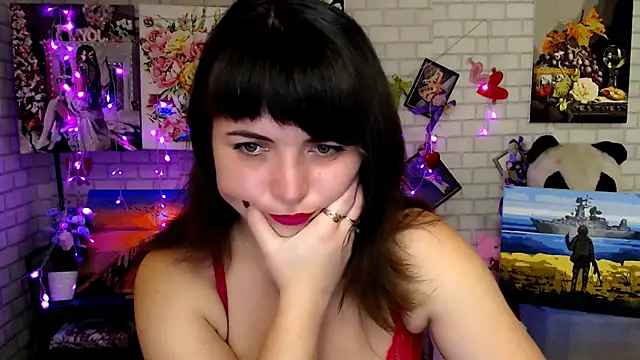 Snapshot of Darina_M_ chatting on 10.26.25 Darina M online show from 10.26.25