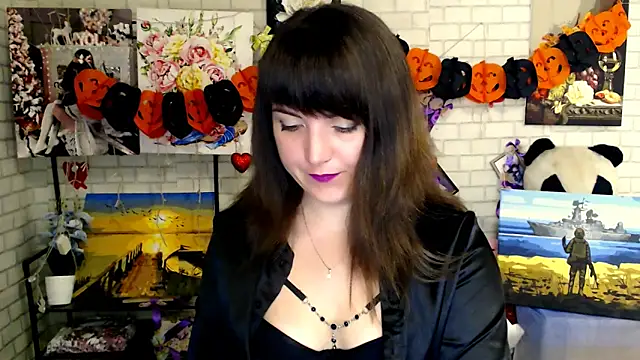 Snapshot of Darina_M_ chatting on 10.31.25 Darina M online show from 10.31.25